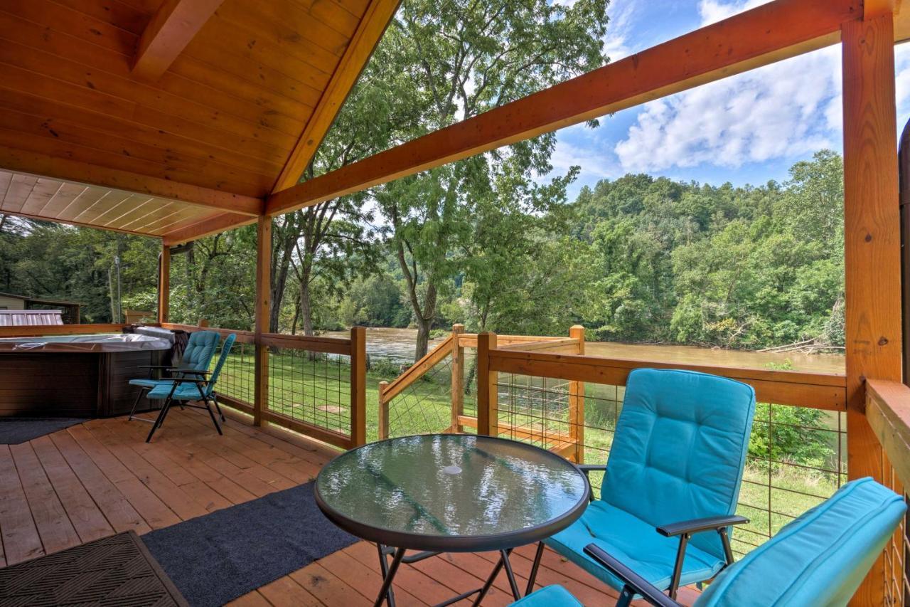 ברייסון סיטי Cozy Riverfront Cabin With Private Deck And Hot Tub! מראה חיצוני תמונה
