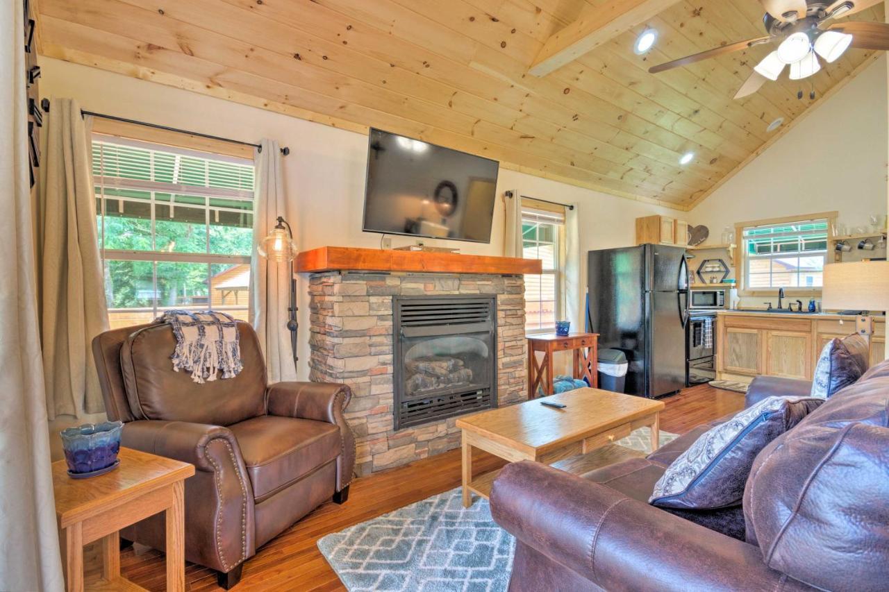 ברייסון סיטי Cozy Riverfront Cabin With Private Deck And Hot Tub! מראה חיצוני תמונה