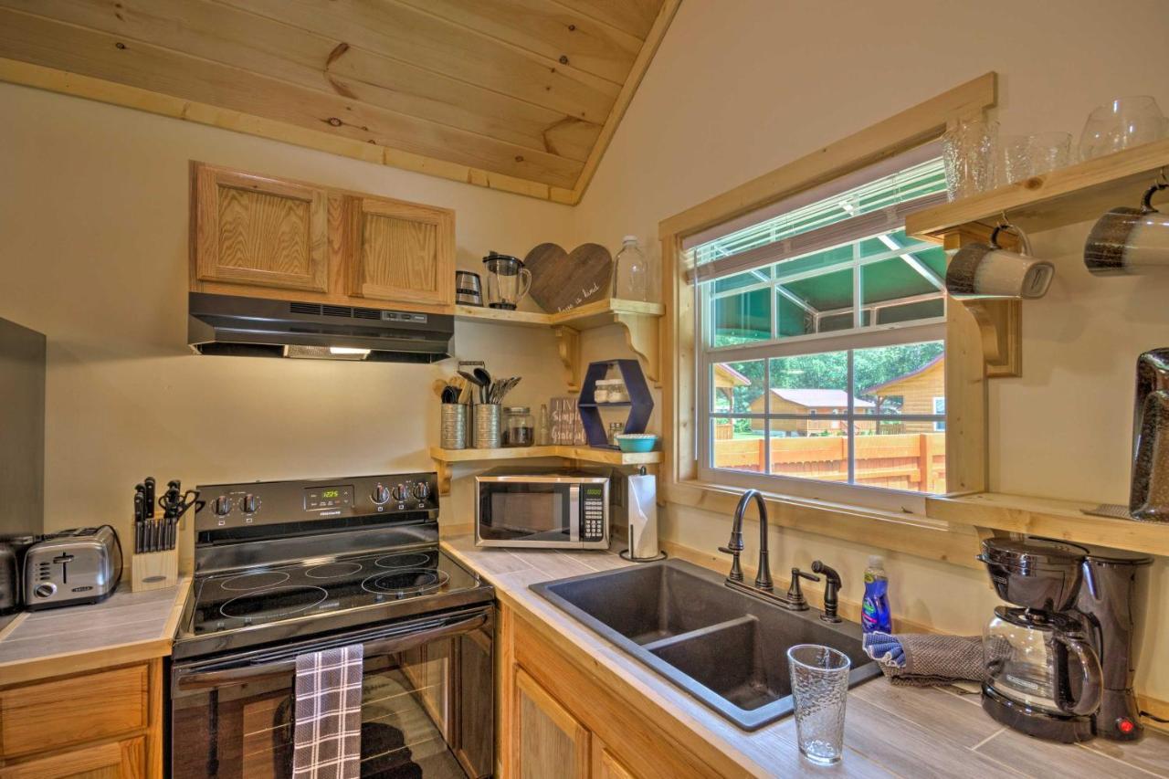 ברייסון סיטי Cozy Riverfront Cabin With Private Deck And Hot Tub! מראה חיצוני תמונה