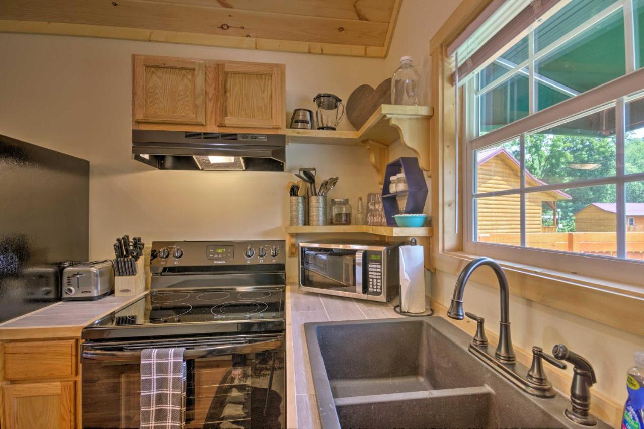 ברייסון סיטי Cozy Riverfront Cabin With Private Deck And Hot Tub! מראה חיצוני תמונה