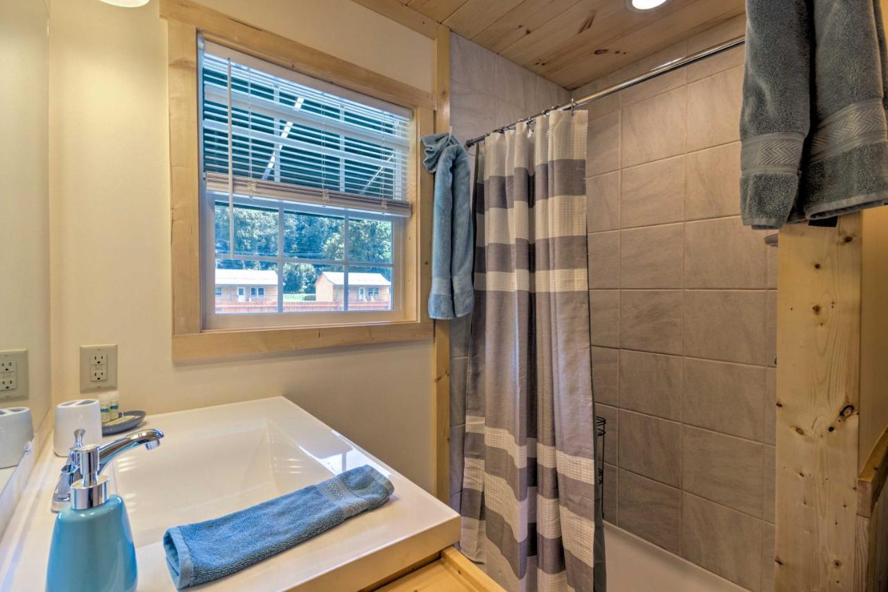 ברייסון סיטי Cozy Riverfront Cabin With Private Deck And Hot Tub! מראה חיצוני תמונה