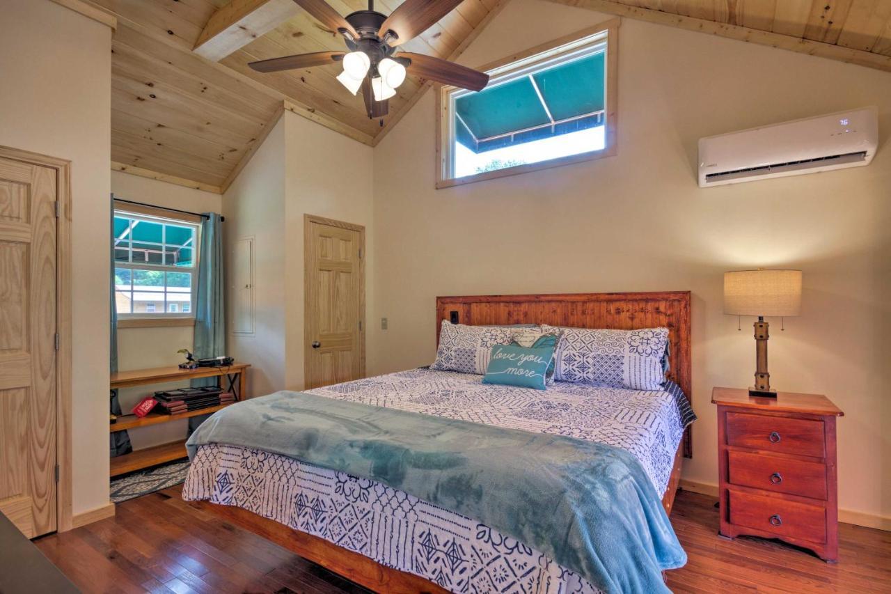 ברייסון סיטי Cozy Riverfront Cabin With Private Deck And Hot Tub! מראה חיצוני תמונה