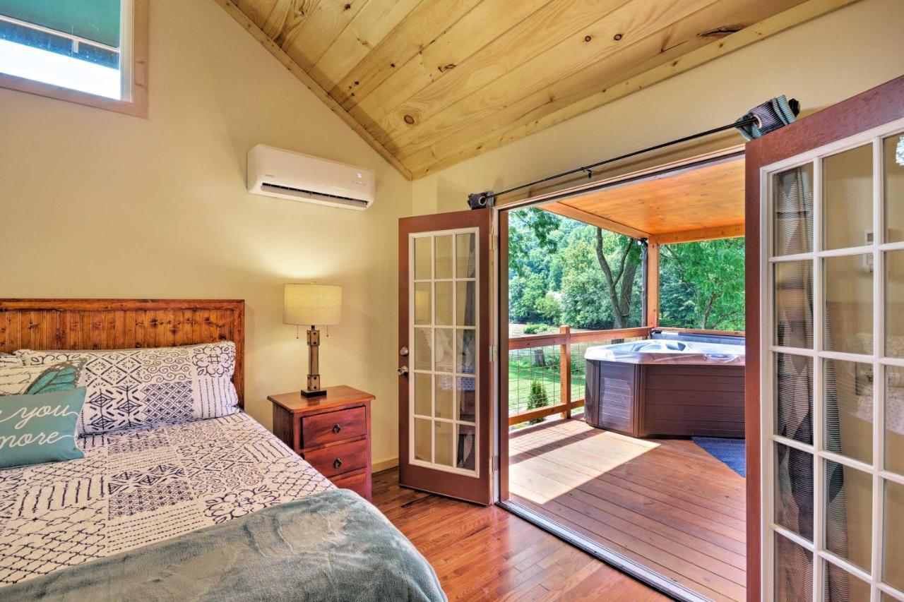 ברייסון סיטי Cozy Riverfront Cabin With Private Deck And Hot Tub! מראה חיצוני תמונה